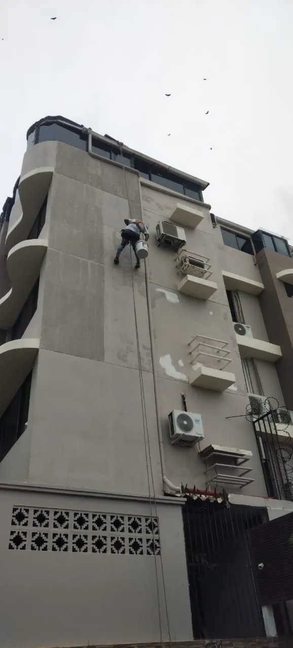 Pintura de edificio en altura